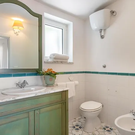 Giu Giu Vista Mare Con Piscina A سورينتو