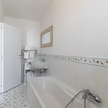 Giu Giu Vista Mare Con Piscina A Villa *