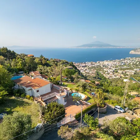 Giu Giu Vista Mare Con Piscina A Sorrento