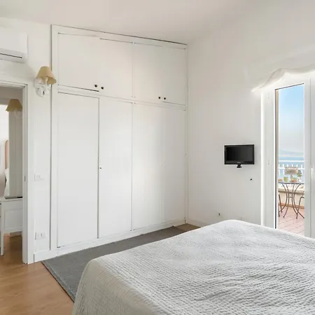 Giu Giu Vista Mare Con Piscina A Villa